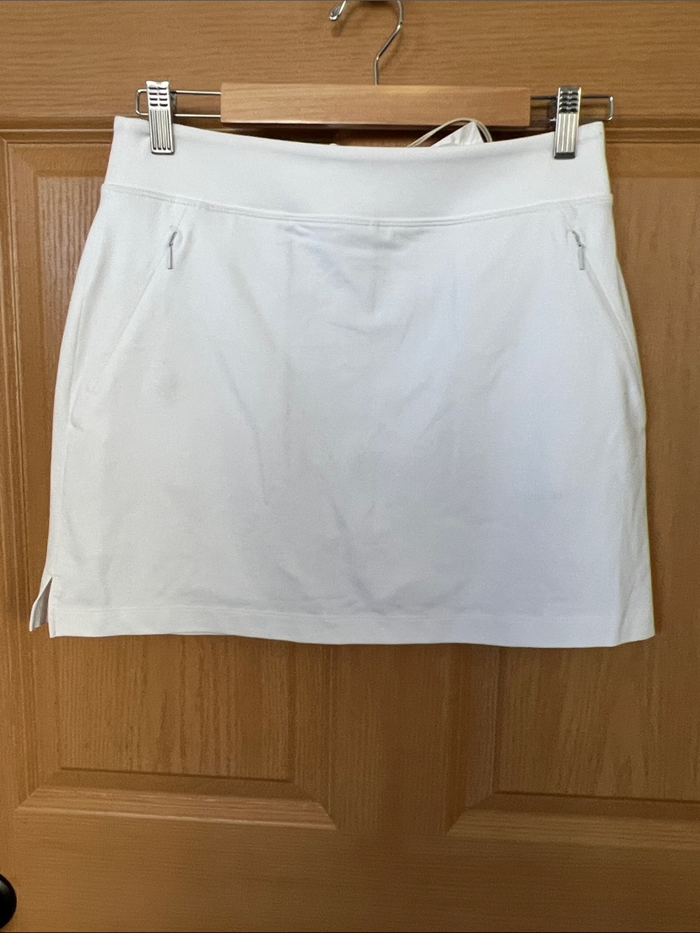 NWT Tommy Bahama White Performance Skort with Zip Pockets